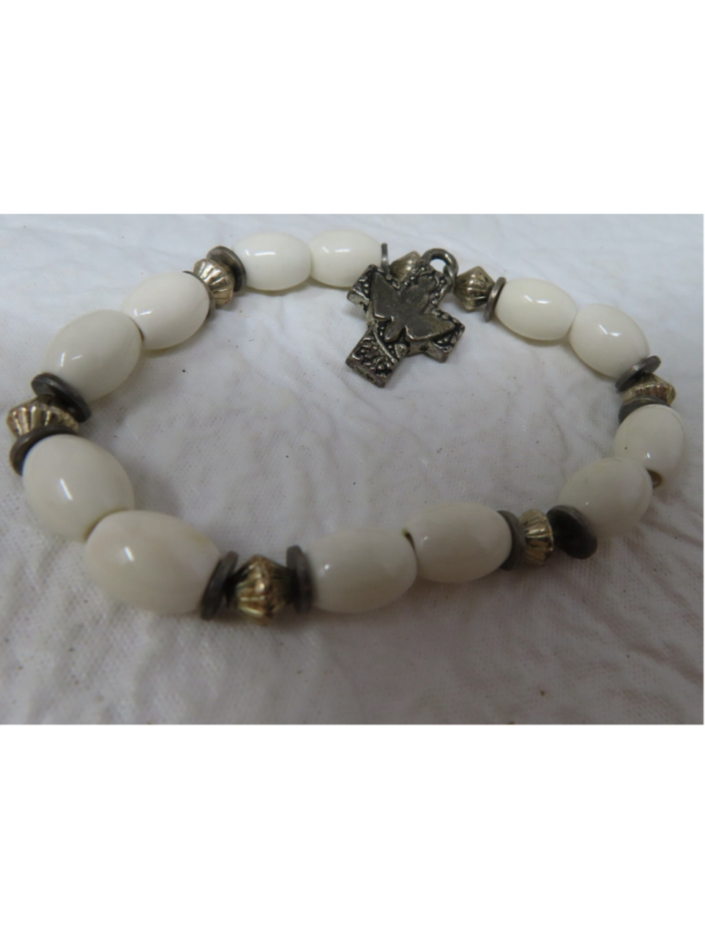 *Vintage Bracelet White Beads Crucifix Rosary Stretch